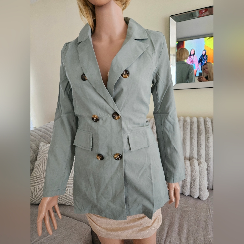 green jacket - Picture 5 of 6